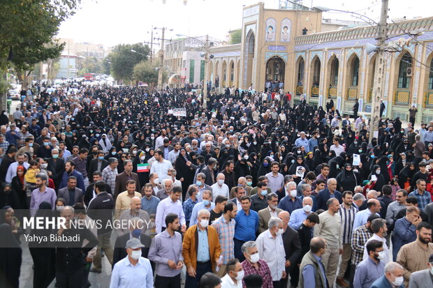 راهپیمایی مردم کرمانشاه در محکومیت حادثه تروریستی حرم شاهچراغ