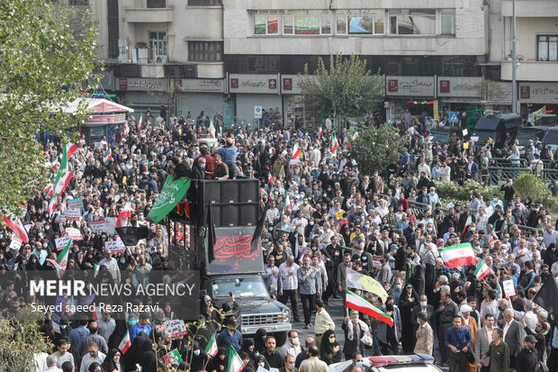 راهپیمایی مردم تهران در پی جنایت حرم مطهر احمدبن موسی (ع)-2