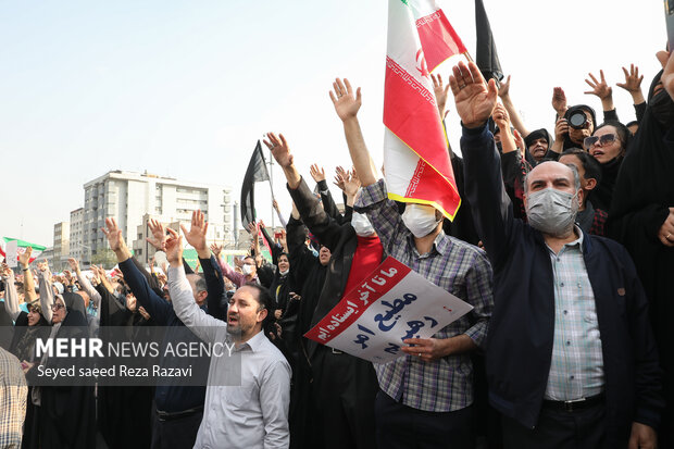 در پی جنایت حرم مطهر احمدبن موسی (ع) مردم شهر تهران در روز جمعه ۶ آبان ماه ۱۴۰۱ و بعد از اقامه نماز جمعه به راهپیمایی پرداخته و عاملان این جنایت را محکوم کردند و همچنین همزمان با این راهپیمایی پیکر شهیدان سرگرد امیر کمندی و سید فرید معصومی تشییع و بدرقه شد