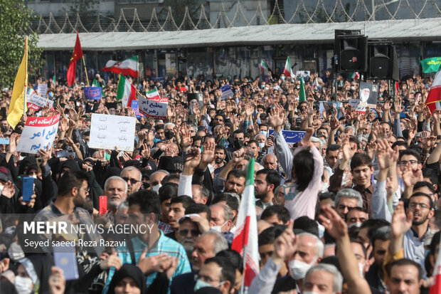 راهپیمایی مردم جهرم در محکومیت حمله تروریستی  راهپیمایی مردم جهرم در محکومیت حمله تروریستی
