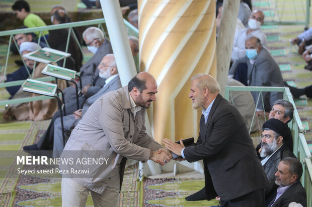 محسن منصوری استاندار تهران و محمدعلی رامین در نماز جمعه تهران ششم آبان ماه ۱۴۰۱ حضور دارند