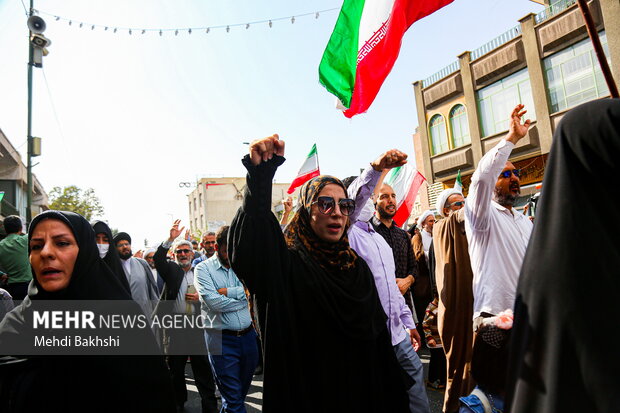 راهپیمایی مردم قم در محکومیت اقدام تروریستی شاهچراغ