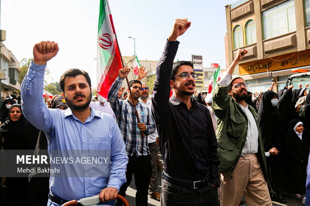 راهپیمایی مردم قم در محکومیت اقدام تروریستی شاهچراغ