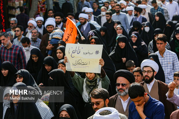 راهپیمایی مردم قم در محکومیت اقدام تروریستی شاهچراغ