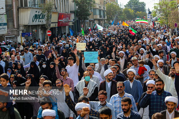 راهپیمایی مردم قم در محکومیت اقدام تروریستی شاهچراغ