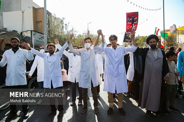 راهپیمایی مردم قم در محکومیت اقدام تروریستی شاهچراغ