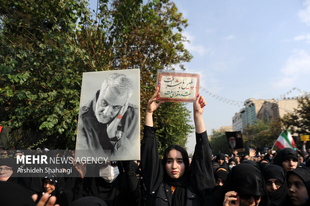 در پی جنایت حرم مطهر احمدبن موسی (ع) مردم شهر تهران در روز جمعه ۶ آبان ماه ۱۴۰۱ و بعد از اقامه نماز جمعه به راهپیمایی پرداخته و عاملان این جنایت را محکوم کردند و همچنین همزمان با این راهپیمایی پیکر شهیدان سرگرد امیر کمندی و سید فرید معصومی تشییع و بدرقه شد