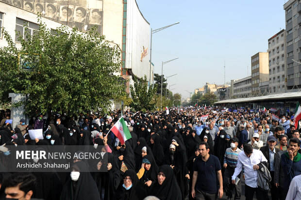 راهپیمایی مردم تهران در پی جنایت حرم مطهر احمدبن موسی (ع)
