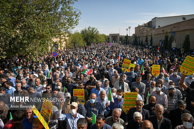 اجتماع مردمی اقدام تروریستی حرم شاهچراغ در شیراز