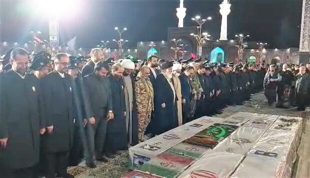اقامه نماز بر پیکر شهدای شیراز در حرم مطهر رضوی