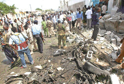 Somalia car bombs leave 100 dead, 300 wounded