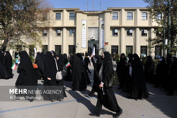 اعضای جامعه پزشکی ایران برای یادبود شهدای حادثه تروریستی شاه چراغ (ع) ظهر امروز یکشنبه ۸ آبان ماه ۱۴۰۱ در مسجد دانشگاه تهران تجمع برگزار کردند