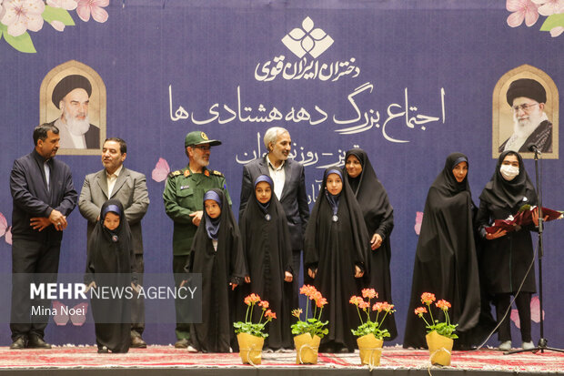اجتماع بزرگ دختران دهه هشتادی بسیج دانش آموزی تبریز