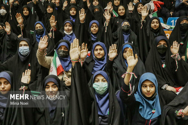اجتماع بزرگ دختران دهه هشتادی بسیج دانش آموزی تبریز