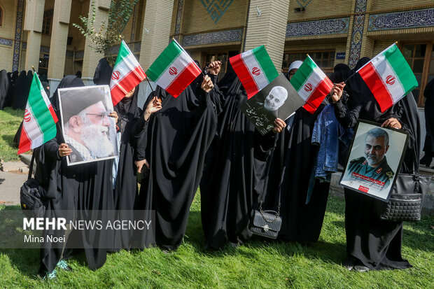 راهپیمایی و اجتماع دانشجویان دانشگاه تبریز در پاسداشت خون مطهر شهدای حمله تروریستی حرم شاهچراغ