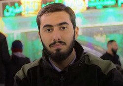 دکلمه‌خوانی دانش‌آموز ملاردی در منزل شهید «آرمان علی وردی»