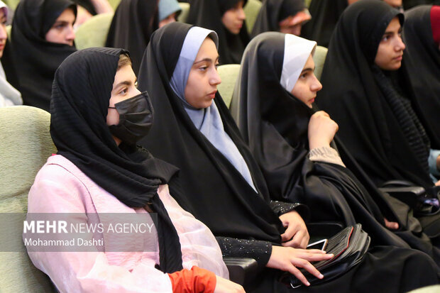 فرصتها و تأثیر قرائتهای مردانه از آیات الاحکام بر زندگی زنان بررسی می شود
