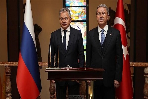 وزرای دفاع ترکیه و روسیه رایزنی کردند