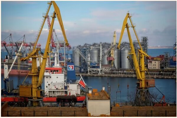 12 ships carrying grain left Ukraine' Black Sea ports: report