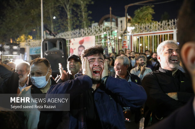 مراسم گرامیداشت شهید طلبۀ بسیجی، شهید آرمان علی‌وردی که در اغتشاشات تهران به شهادت رسید شامگاه امروز دوشنبه ۹ آبان ماه ۱۴۰۱ با حضور اقشار مختلف مردم در منطقه اکباتان برگزار شد