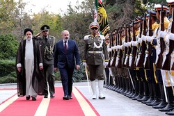 الرئيس الايراني يستقبل رئيس وزراء أرمينيا في مجمع سعد آباد