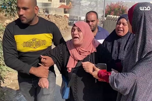 گریه‌های شدید زن فلسطینی در پی تخریب منزلش در الخلیل+ فیلم