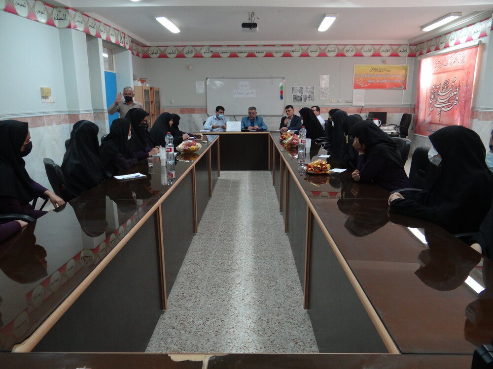  کرسی‌های آزاد اندیش در مدارس دشتی برگزار می‌شود