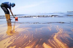 ساخت دستگاه جمع‌آوری لکه‌های نفتی از سطح آب