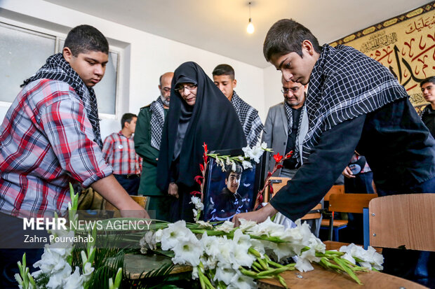 مراسم زنگ استکبار به مناسبت هفتمین روز شهادت شهید دانش آموز محمدرضا کشاورز
