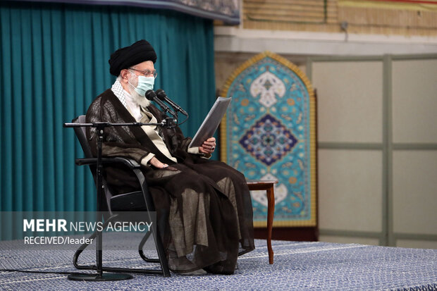 در آستانه سیزدهم آبان‌ ماه، روز دانش‌ آموز و روز ملی مبارزه با استکبار، جمعی از دانش‌ آموزان سراسر کشور رهبر انقلاب اسلامی دیدار کردند