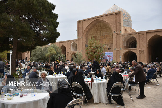 ایران کے انار کے لئے عالمی شہرت یافتہ شہر ساوہ میں پہلا انار فیسٹول
