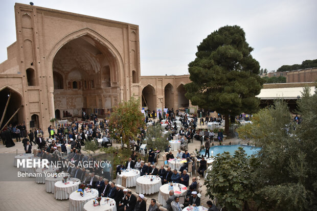 ایران کے انار کے لئے عالمی شہرت یافتہ شہر ساوہ میں پہلا انار فیسٹول

