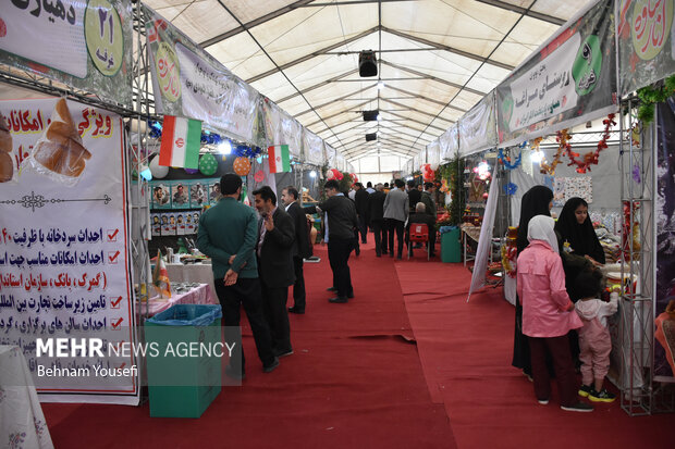 ایران کے انار کے لئے عالمی شہرت یافتہ شہر ساوہ میں پہلا انار فیسٹول
