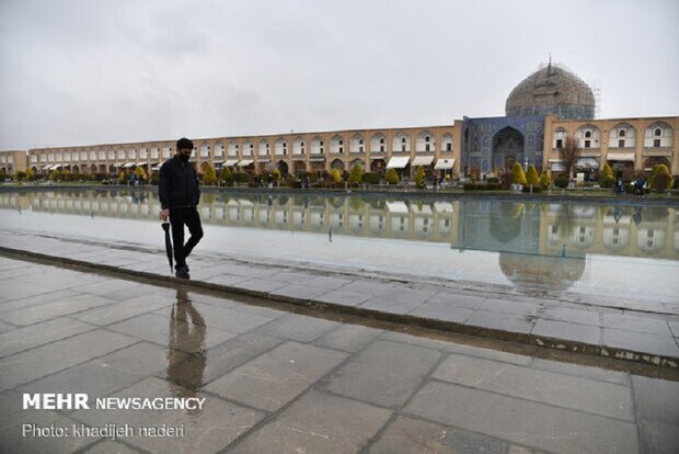بارش باران هوای روز جمعه اصفهان را باطراوت کرد/ شاخص هوا ۸۴