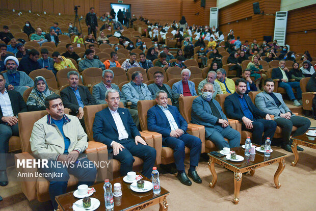 همایش ملی تجلیل از والدین قهرمانان ورزش کشور همایش ملی تجلیل از والدین قهرمانان ورزش کشور