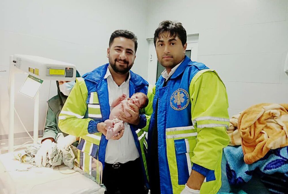تولد نوزاد بیجاری در آمبولانس ۱۱۵ اورژانس