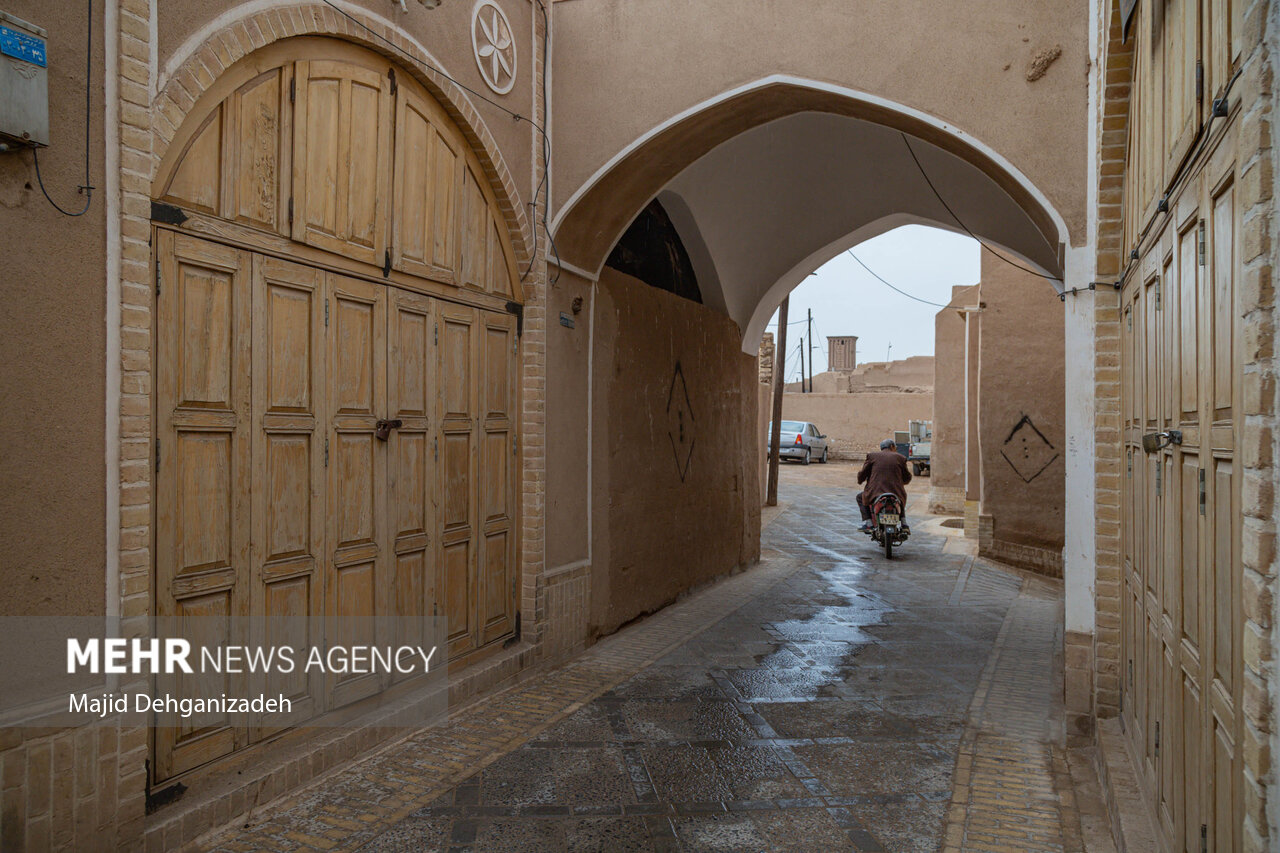 تقابل حفاظت از میراث فرهنگی و توسعه گردشگری در بافت تاریخی یزد