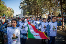 یوم الله ۱۳ آبان در اصفهان با تجمع ۳۰ هزار نفری دانش‌آموزان