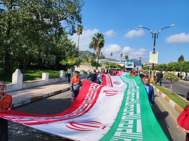 حماسه حضور رامسری ها زیر پرچم بزرگ ایران 