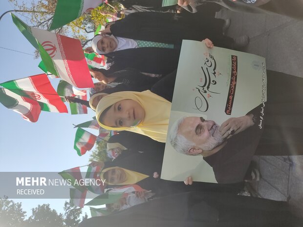 راهپیمایی ضد استکباری مردم سنندج در راهپیمایی ۱۳ آبان