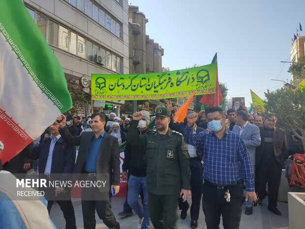 راهپیمایی ضد استکباری مردم سنندج در ۱۳ آبان