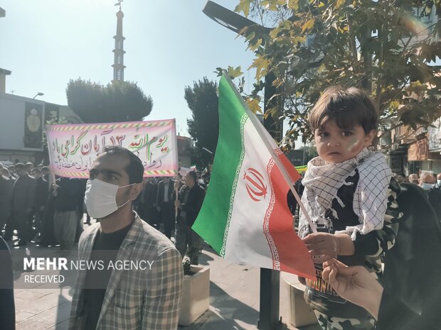راهپیمایی ضد استکباری مردم سنندج در راهپیمایی ۱۳ آبان