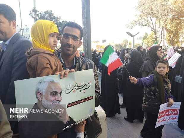 راهپیمایی ضد استکباری مردم سنندج در ۱۳ آبان