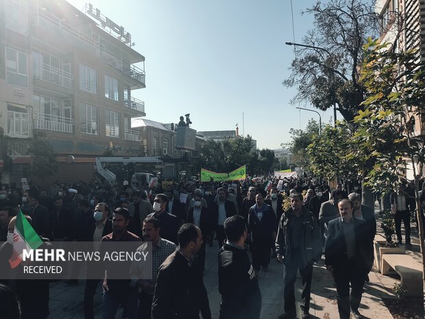 راهپیمایی ضد استکباری مردم سنندج در ۱۳ آبان