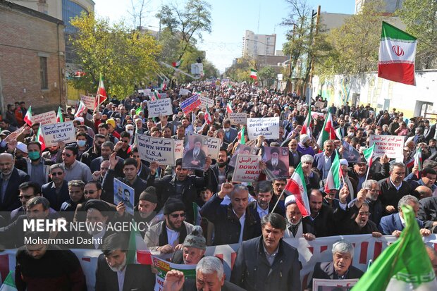 دارالارشاد در روز ۱۳ آبان/ شعار «مرگ بر آمریکا» طنین انداز شد