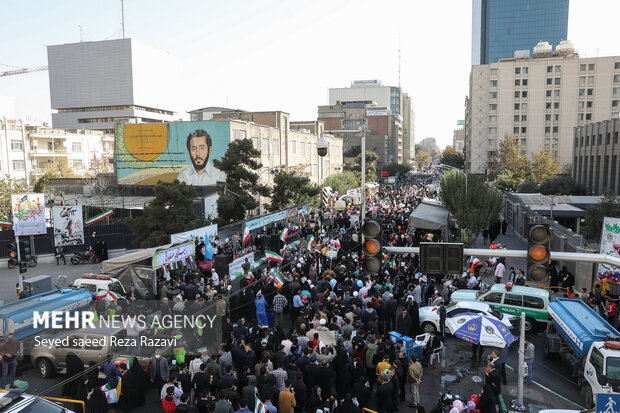 حضور مهيب للشعب الايراني بمناسبة اليوم الوطني لمقارعة الاستكبار العالمي في طهران