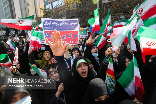 مراسم یوم الله ۱۳ آبان «روز ملی مبارزه با استکبار جهانی» صبح امروزجمعه ۱۳ آبان ماه ۱۴۰۱ مصادف با هفتمین روز شهادت جانسوز شهدای مظلوم شاهچراغ با حضور و سخنرانی حجت الاسلام سید ابراهیم رئیسی رئیس جمهور و اقشار مختلف مردم در مقابل محل سابق لانه جاسوسی آمریکا برگزار شد