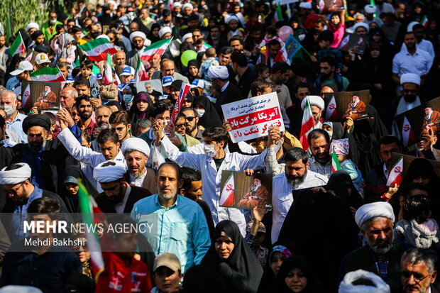 Kum halkı, Siyonist rejimin cinayetlerini kınadı Kum halkı, Siyonist rejimin cinayetlerini kınadı