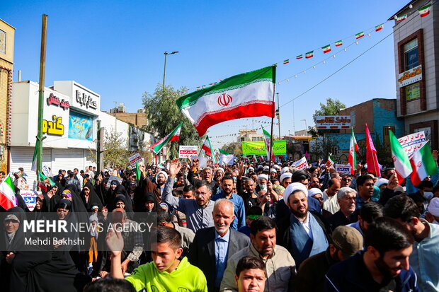 راهپیمایی مردم قم در 13 آبان