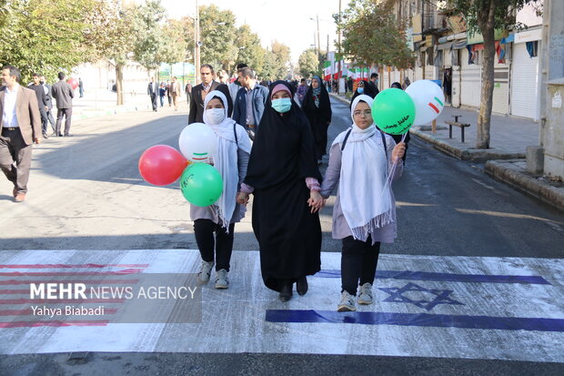 راهپیمایی باشکوه یوم الله ۱۳ آبان در کرمانشاه برگزار شد